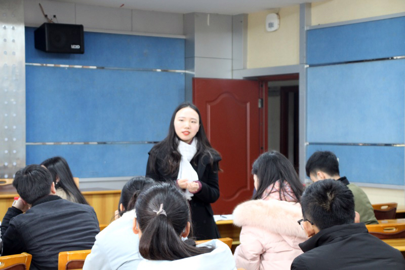 张靖悦 老师正在分享.JPG